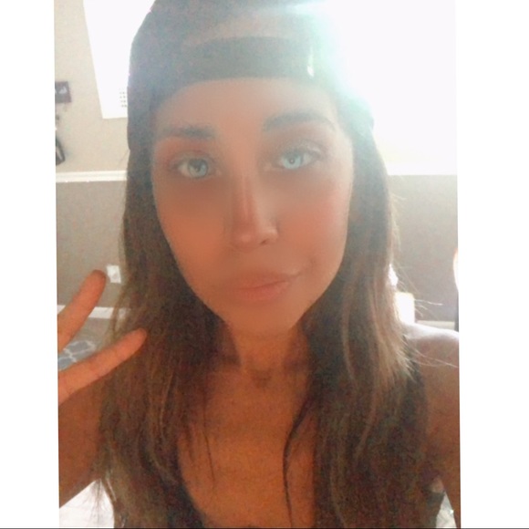 Meet your Posher, Aly - Picture 3 of 5